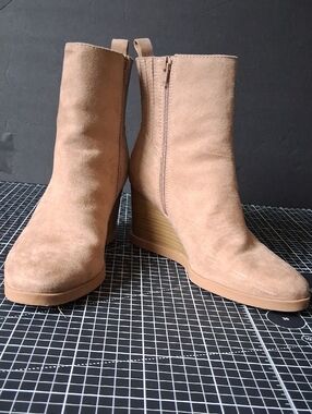 Women’s Suede Wedge Ankle Boots - Tan